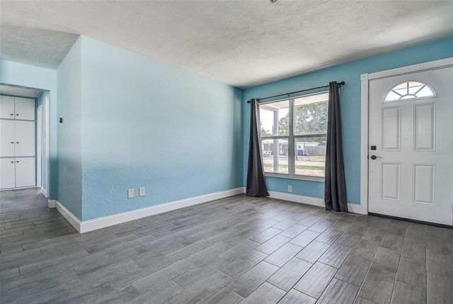 7583 MEADOWLAWN DRIVE N, St Petersburg, FL 33702