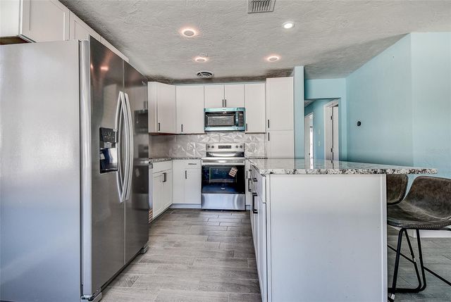 7583 MEADOWLAWN DRIVE N, St Petersburg, FL 33702