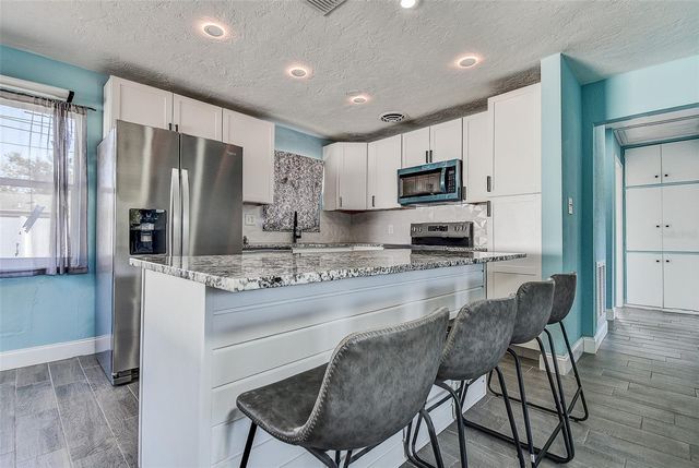 7583 MEADOWLAWN DRIVE N, St Petersburg, FL 33702