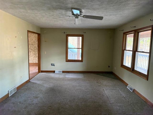 4685 13 Mile Road, Rockford, MI 49341