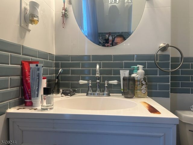 30 N Dell Ave, Roxbury Twp., NJ 07847