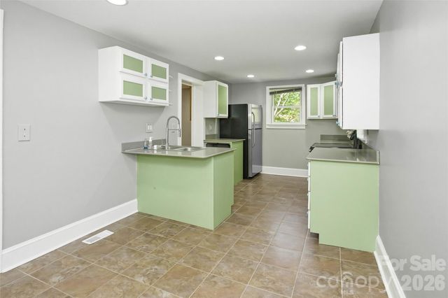 70 Cedar Street, Asheville, NC 28803