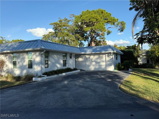 310 Carnaby CT, Naples, FL 34112