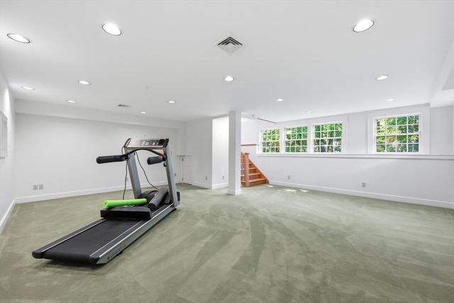 77 Pleasantview Avenue, Longmeadow, MA 01106