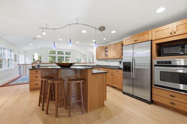 77 Pleasantview Avenue, Longmeadow, MA 01106