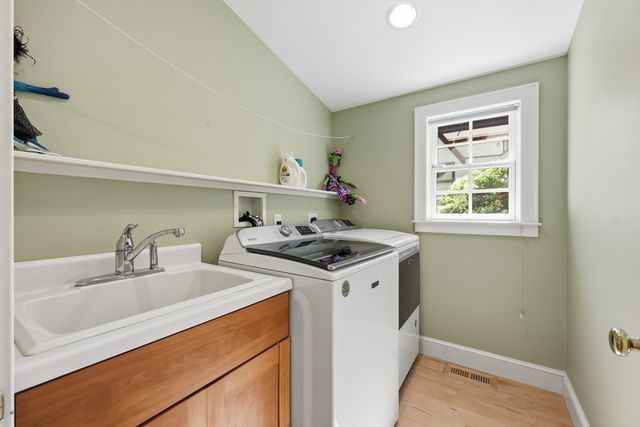77 Pleasantview Avenue, Longmeadow, MA 01106