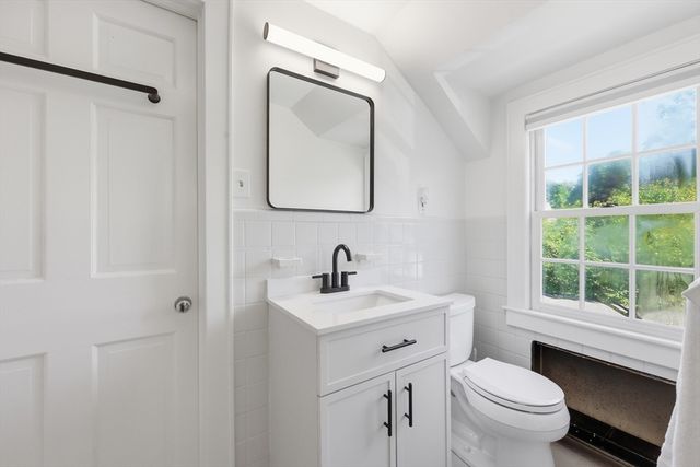 77 Pleasantview Avenue, Longmeadow, MA 01106