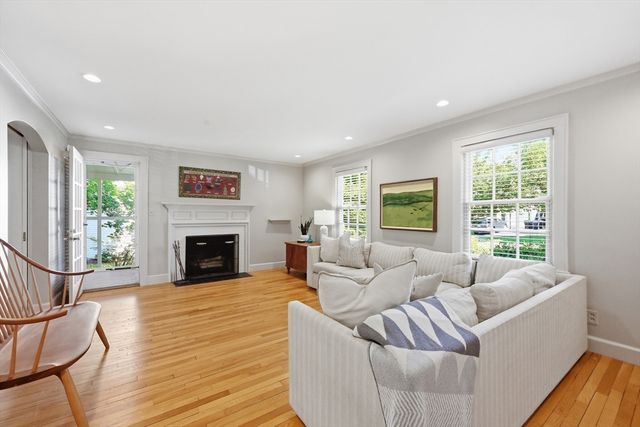 77 Pleasantview Avenue, Longmeadow, MA 01106
