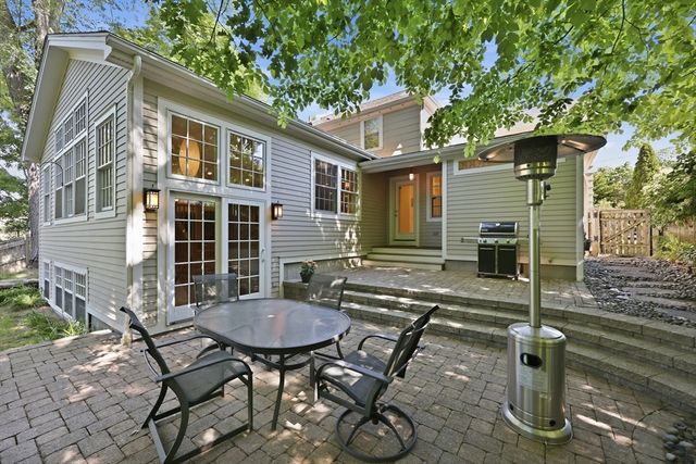 77 Pleasantview Avenue, Longmeadow, MA 01106