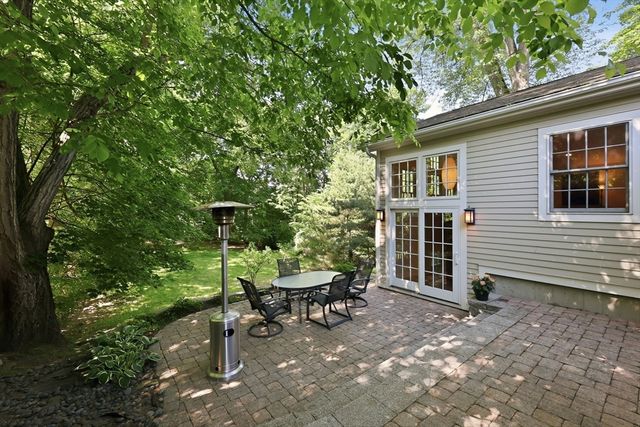 77 Pleasantview Avenue, Longmeadow, MA 01106