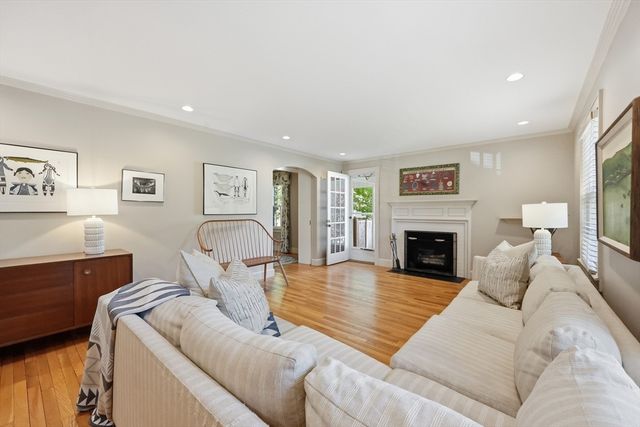 77 Pleasantview Avenue, Longmeadow, MA 01106