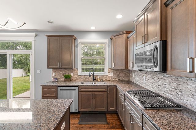 9827 Garden Way, St. John, IN 46373
