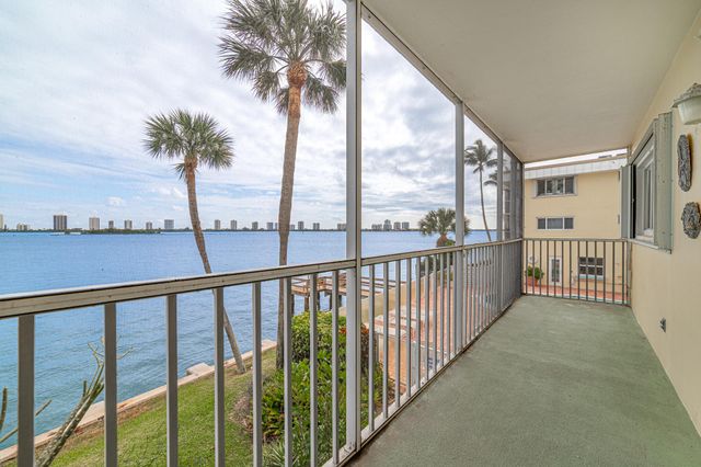 101 Doolen Court 201, North Palm Beach, FL 33408
