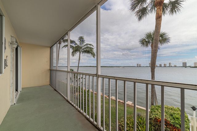 101 Doolen Court 201, North Palm Beach, FL 33408