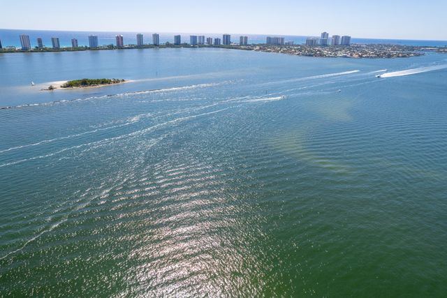 101 Doolen Court 201, North Palm Beach, FL 33408