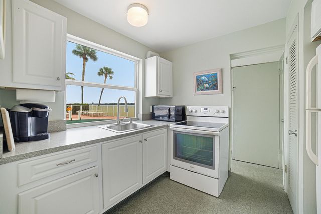 101 Doolen Court 201, North Palm Beach, FL 33408