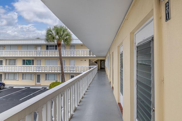 101 Doolen Court 201, North Palm Beach, FL 33408