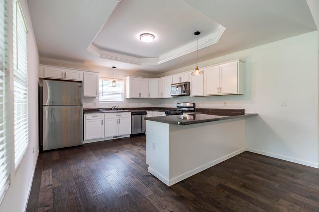 2352 Four Seasons Parkway, Crown Point, IN 46307