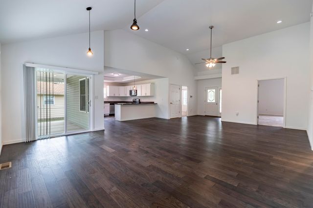 2352 Four Seasons Parkway, Crown Point, IN 46307