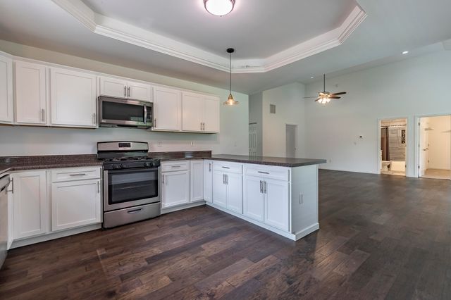 2352 Four Seasons Parkway, Crown Point, IN 46307