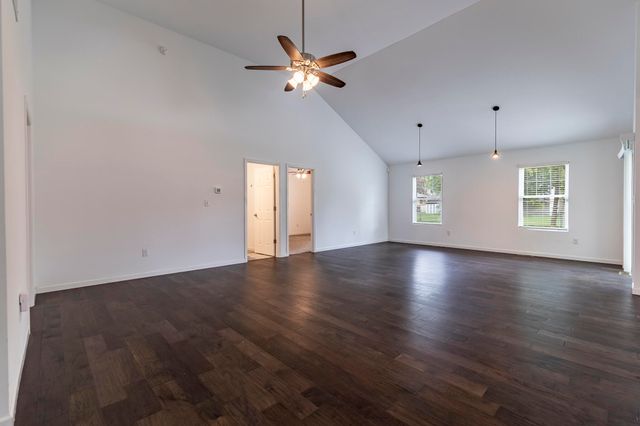 2352 Four Seasons Parkway, Crown Point, IN 46307