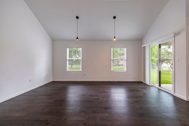 2352 Four Seasons Parkway, Crown Point, IN 46307