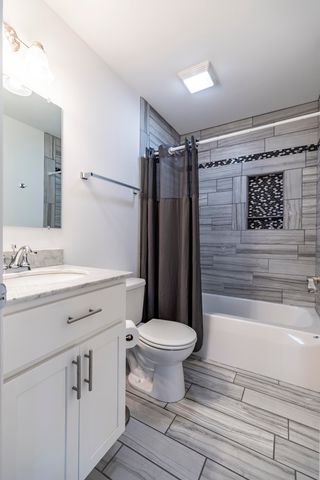 2352 Four Seasons Parkway, Crown Point, IN 46307