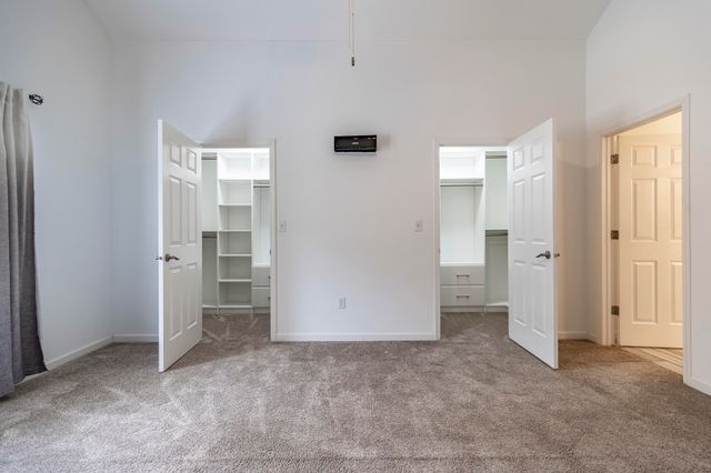2352 Four Seasons Parkway, Crown Point, IN 46307