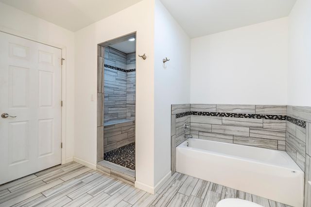 2352 Four Seasons Parkway, Crown Point, IN 46307