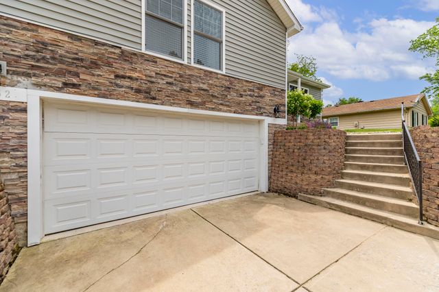 2352 Four Seasons Parkway, Crown Point, IN 46307