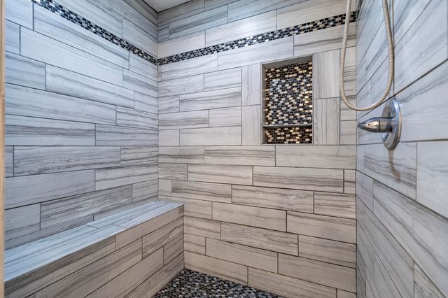 2352 Four Seasons Parkway, Crown Point, IN 46307