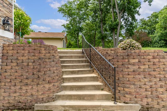 2352 Four Seasons Parkway, Crown Point, IN 46307