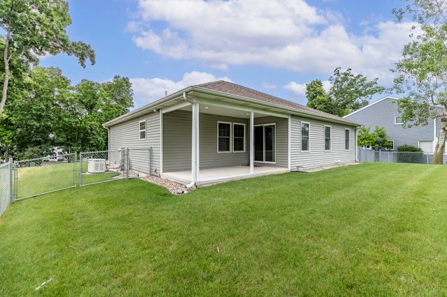 2352 Four Seasons Parkway, Crown Point, IN 46307