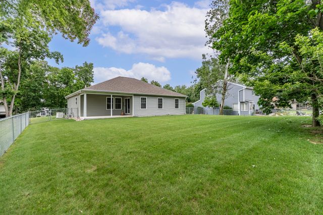 2352 Four Seasons Parkway, Crown Point, IN 46307