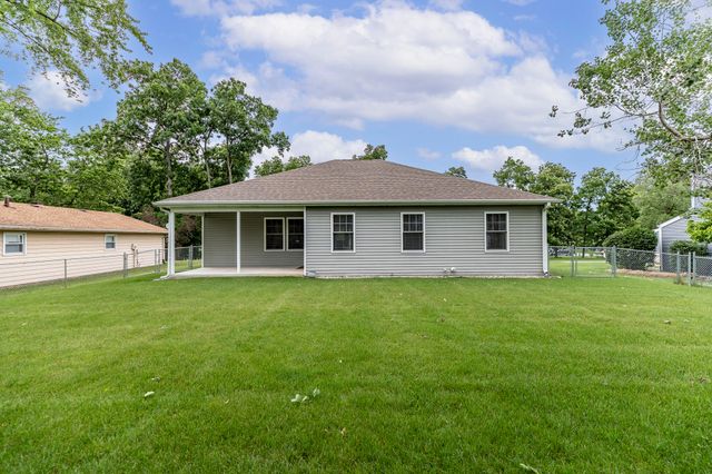2352 Four Seasons Parkway, Crown Point, IN 46307