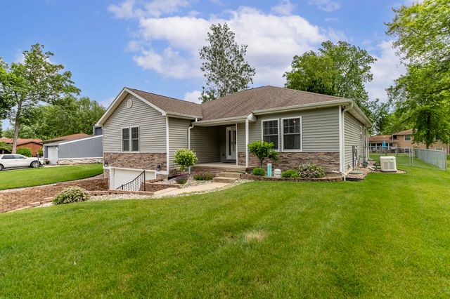 2352 Four Seasons Parkway, Crown Point, IN 46307