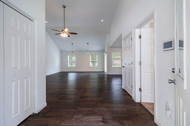 2352 Four Seasons Parkway, Crown Point, IN 46307