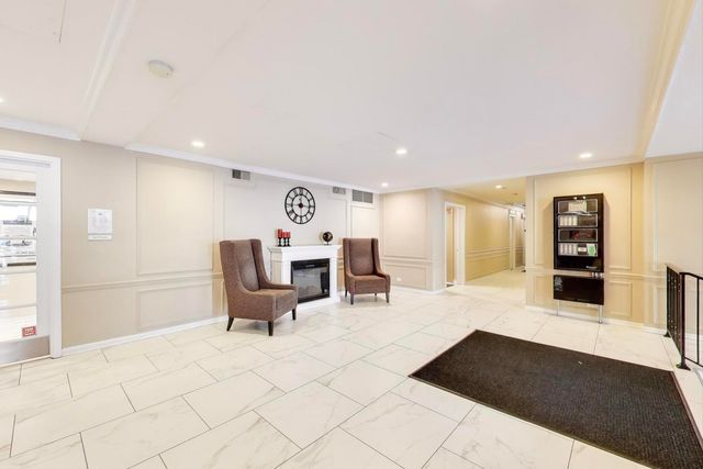 2909 N Sheridan Road 1807, Chicago, IL 60657