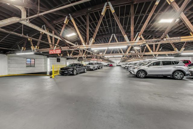 2909 N Sheridan Road 1807, Chicago, IL 60657