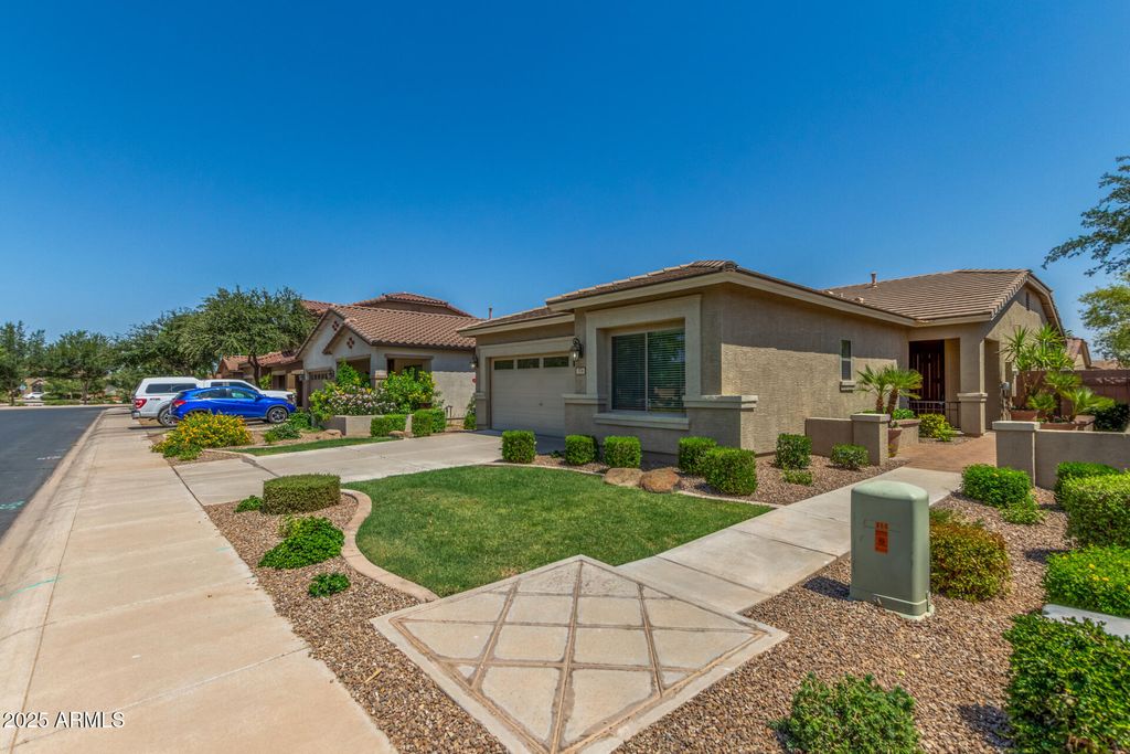 374 W LYLE Avenue, San Tan Valley, AZ 85140 — photo 5
