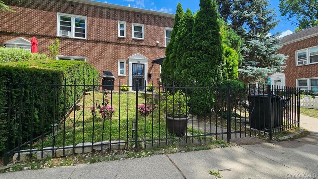 133 Hilltop Acres 133, Yonkers, NY 10704
