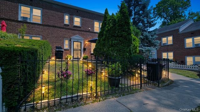 133 Hilltop Acres 133, Yonkers, NY 10704