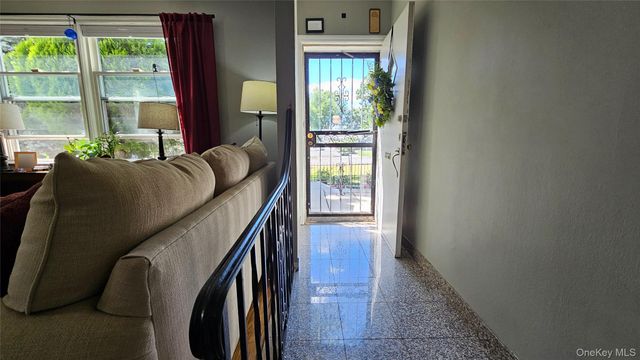 133 Hilltop Acres 133, Yonkers, NY 10704
