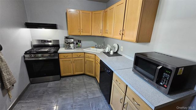 133 Hilltop Acres 133, Yonkers, NY 10704