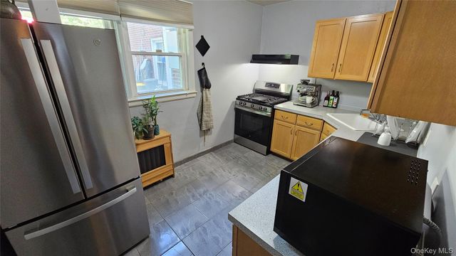 133 Hilltop Acres 133, Yonkers, NY 10704