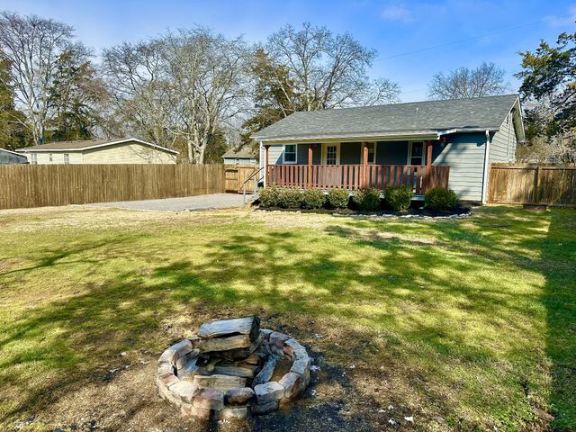 215 Sunrise Ave, La Vergne, TN 37086