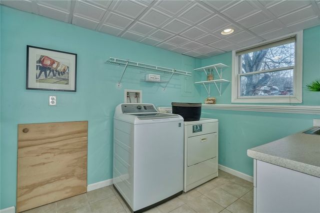 82 Mariposa Drive, Gates, NY 14624