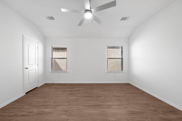 304 Knoll Pines Drive, Terrell, TX 75160