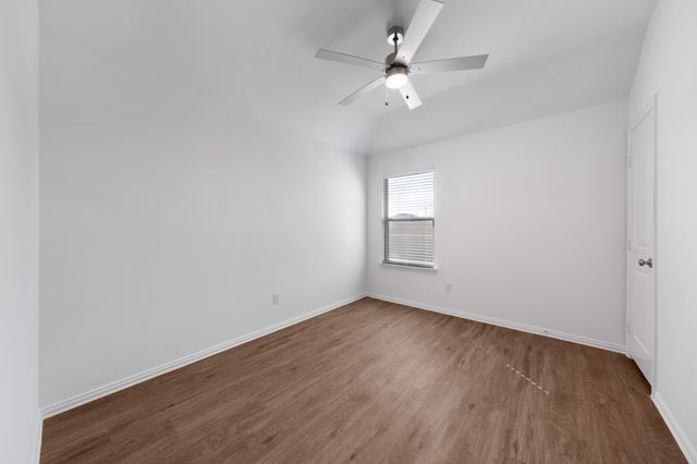 304 Knoll Pines Drive, Terrell, TX 75160