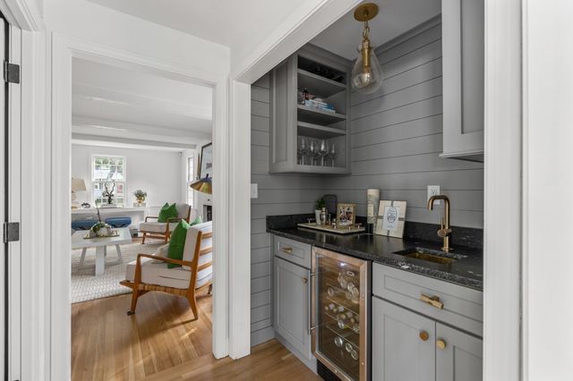 15 Presidents Rd, Hingham, MA 02043